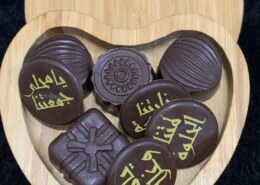 @life_sweet.bh حياكم الحساب للجوكلت البلجيكي جميع الحشوات وجوكلت مطبوعه بالعبارات …