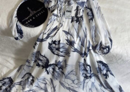 فستان راقي طويل واكمامه طويله اللون : ازرق فاتح وابيض …