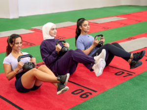 Learn gym etiquette in Bahrain with do’s and don’ts for beginners, including behavior, fitness rules, and respectful workouts.
