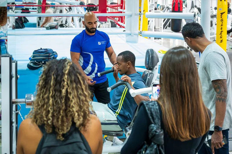 Learn gym etiquette in Bahrain with do’s and don’ts for beginners, including behavior, fitness rules, and respectful workouts.