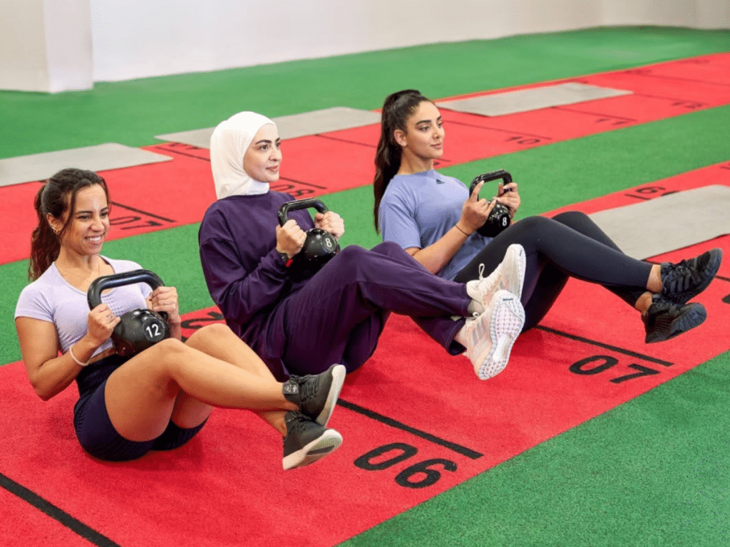 Learn gym etiquette in Bahrain with do’s and don’ts for beginners, including behavior, fitness rules, and respectful workouts.